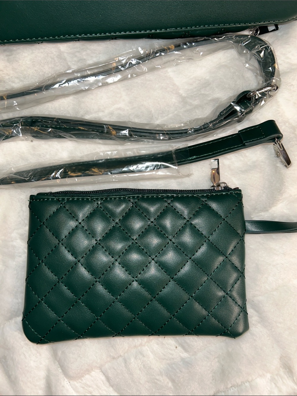 Packuum Green 3 in 1 Work or Travel Tote Bag with Wristlet - Picture 12 of 14